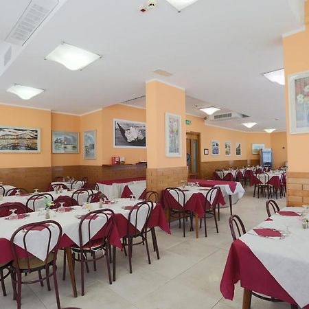 Hotel Milena Римини Экстерьер фото
